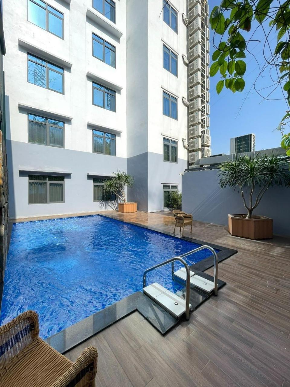 Lake Hills Hotel Ha Long Exterior photo